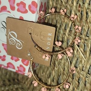 nwt exclusive Plunder beautiful  flower hoop earrings
